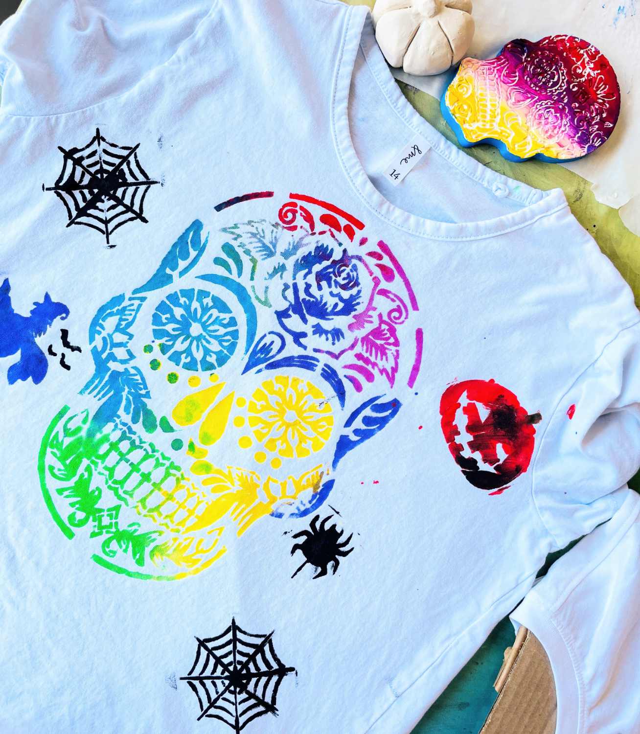 Halloween T-shirts craft workshop at PLAYCARNIVAL