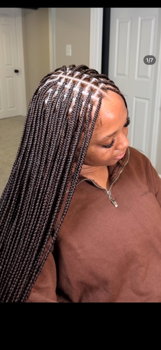 Small-Medium Knotless – Butt Length
